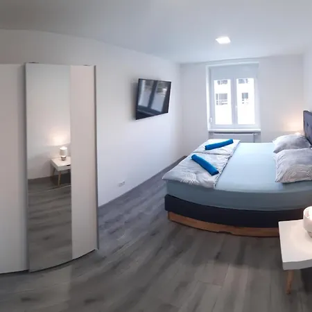 Zentral Laura * Graz